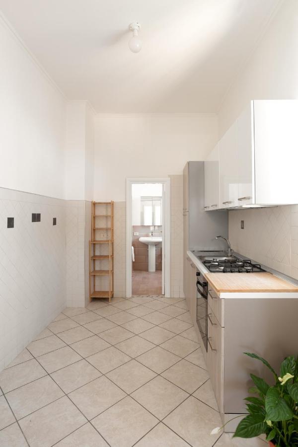 Le Tre Regine Apartment Наполи Екстериор снимка