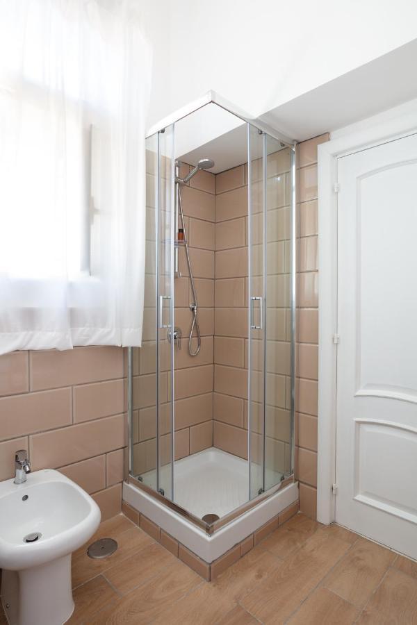 Le Tre Regine Apartment Наполи Екстериор снимка