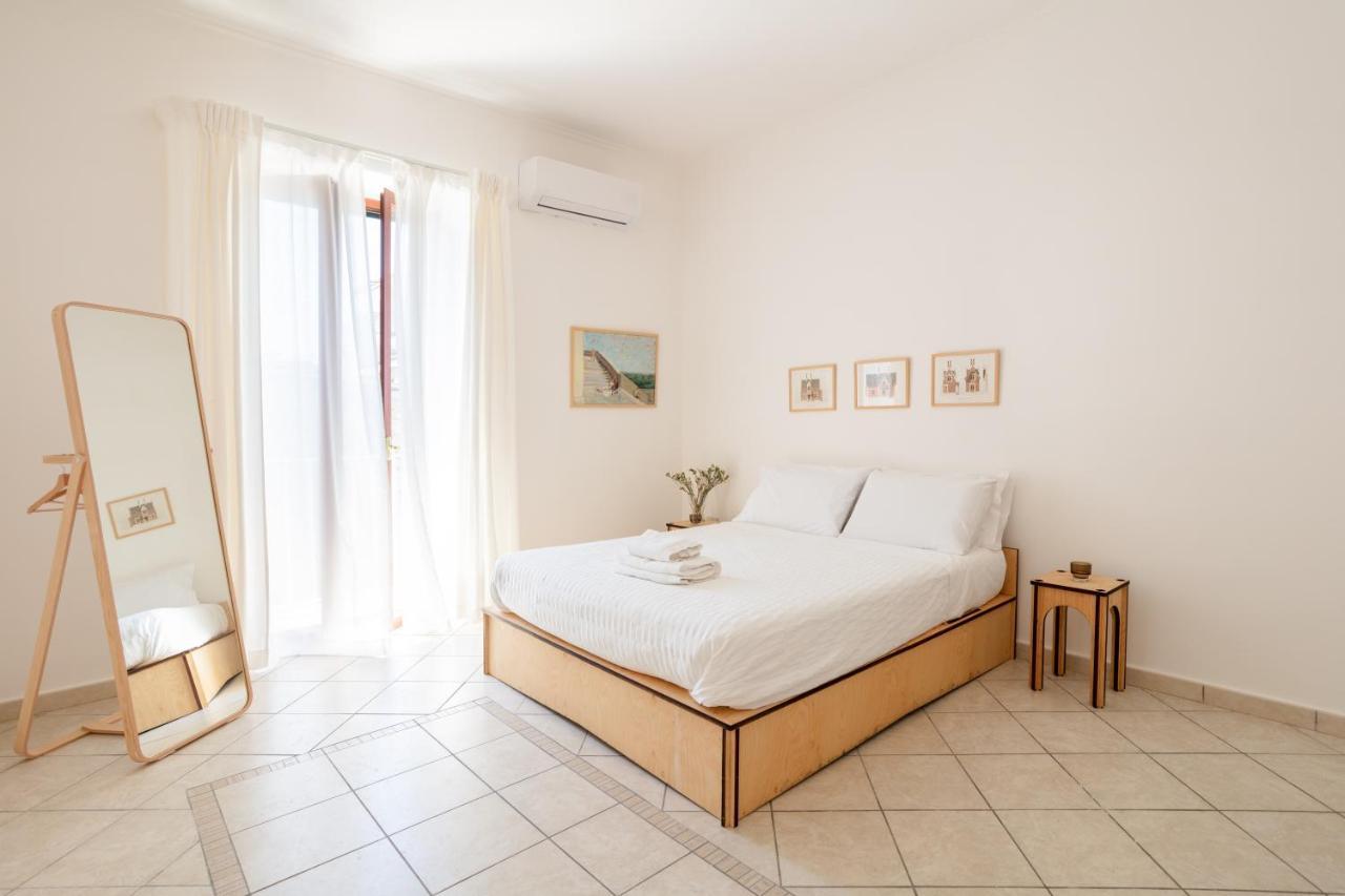 Le Tre Regine Apartment Наполи Екстериор снимка